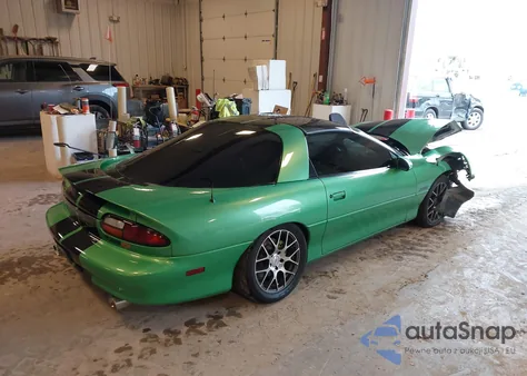 2000 Chevrolet Camaro Z28 из США, поврежденный, VIN 2G1FP22G0Y2103689